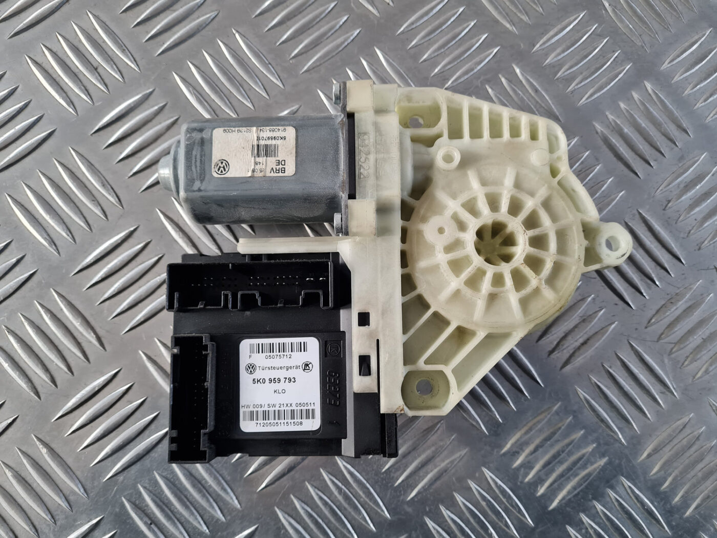 Elektrisko stiklu motors priekš VW GOLF 6 2011