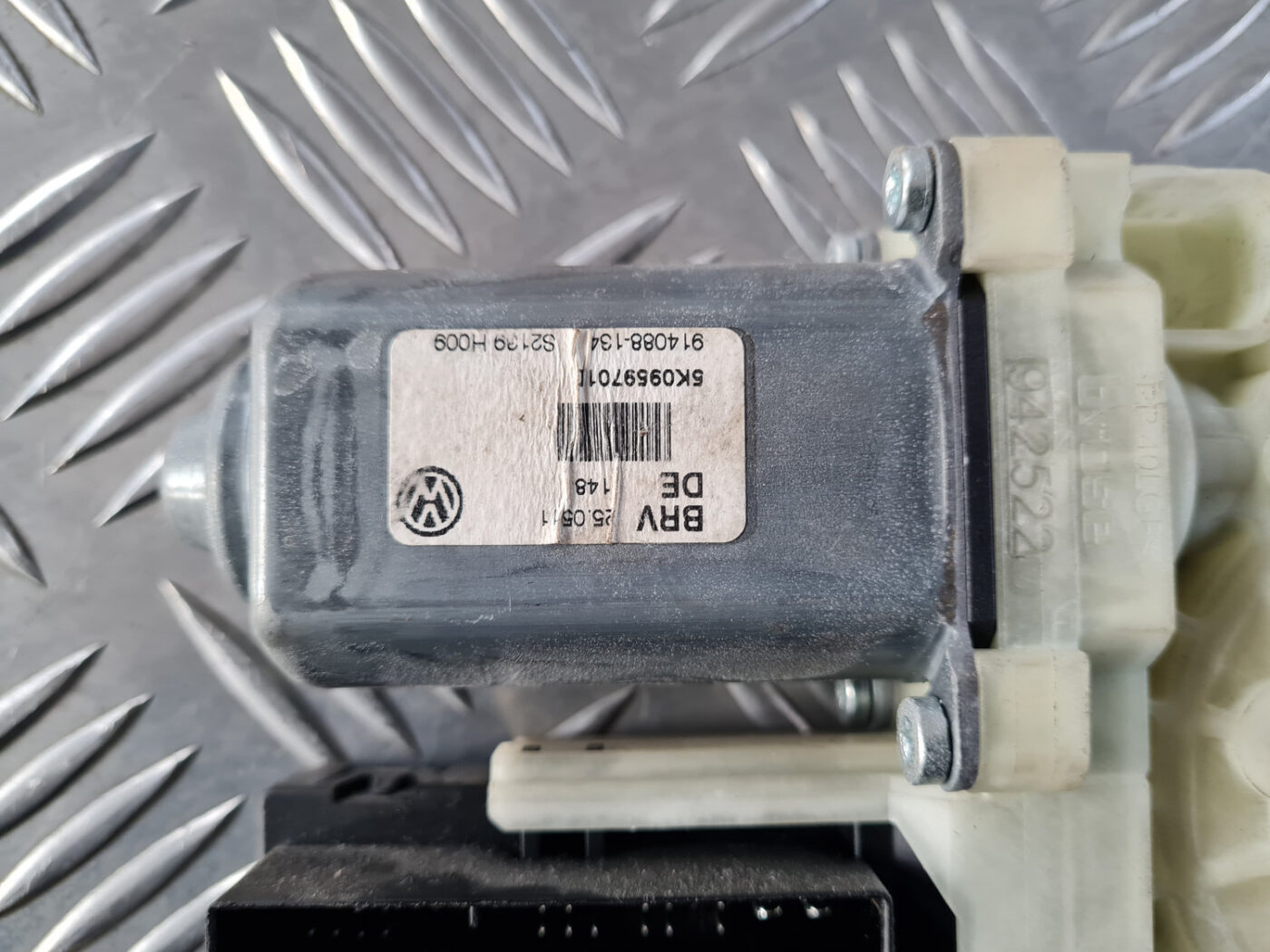 Elektrisko stiklu motors priekš VW GOLF 6 2011