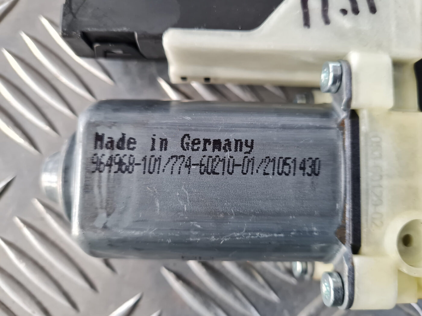 Elektrisko stiklu motors priekš VW GOLF 6 2011 6 Elektrisko stiklu motors priekš VW GOLF 6 2011