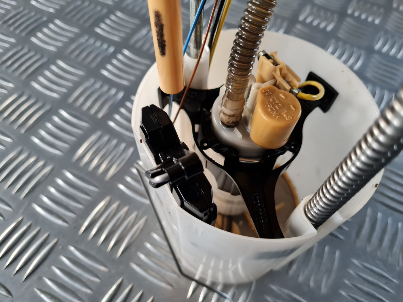 Degvielas tvertnes sūknis priekš VW GOLF 6 2011