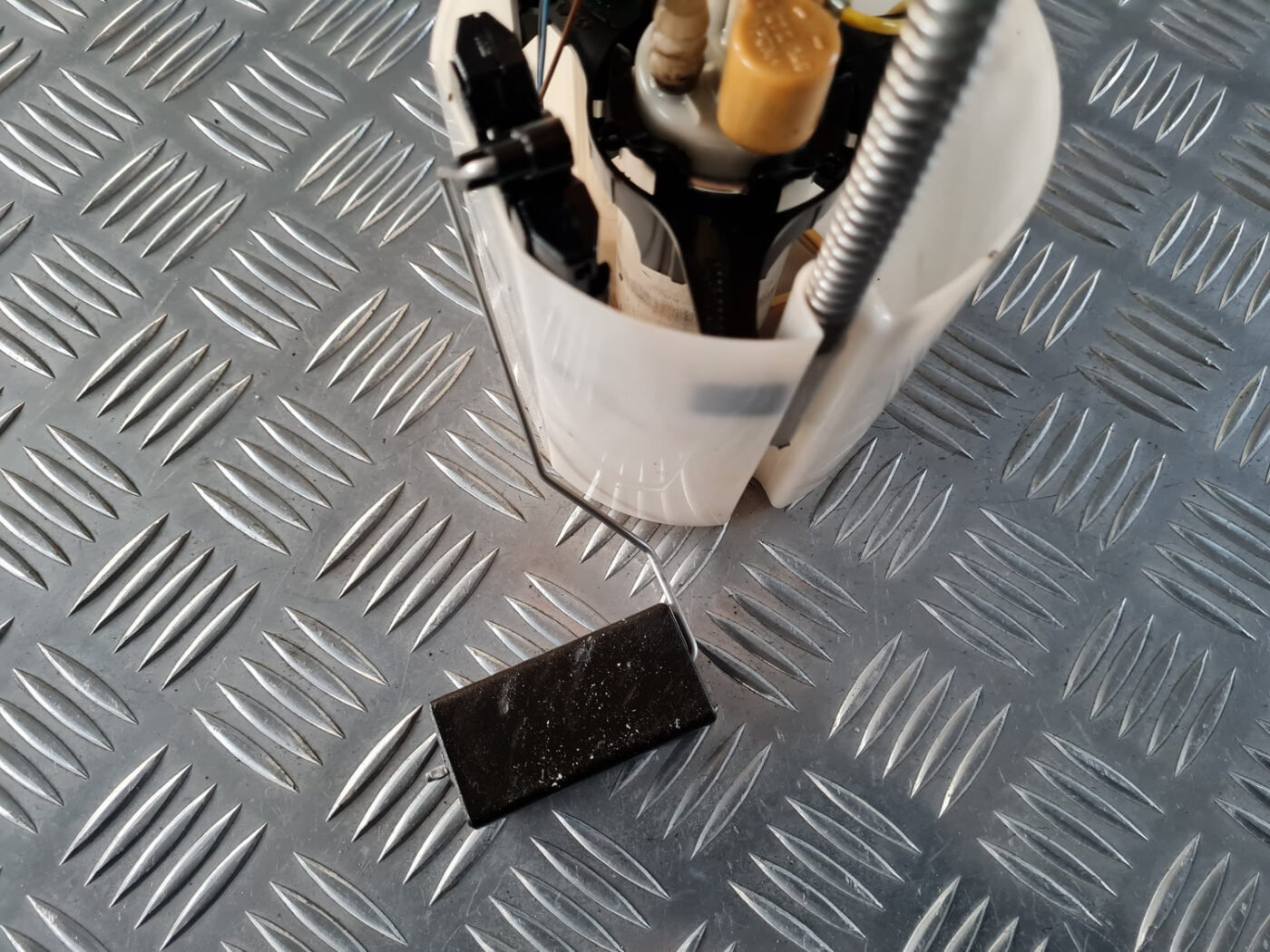 Degvielas tvertnes sūknis priekš VW GOLF 6 2011