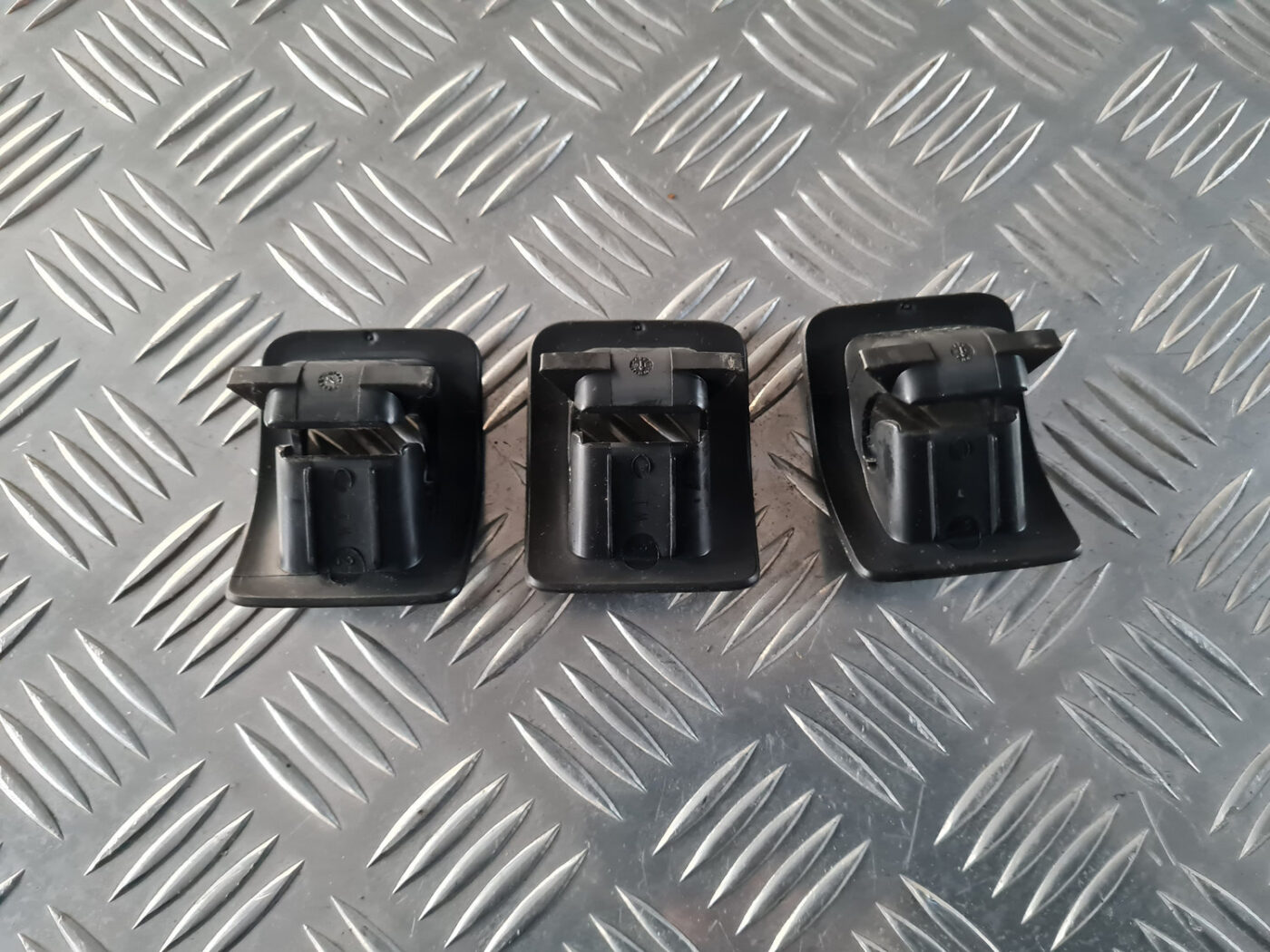 ISOFIX stiprinājuma vāks priekš VW GOLF 6 2011 2 ISOFIX stiprinājuma vāks priekš VW GOLF 6 2011