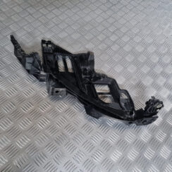 Priekšēja luktura kronšteins priekš VW GOLF 6 2011