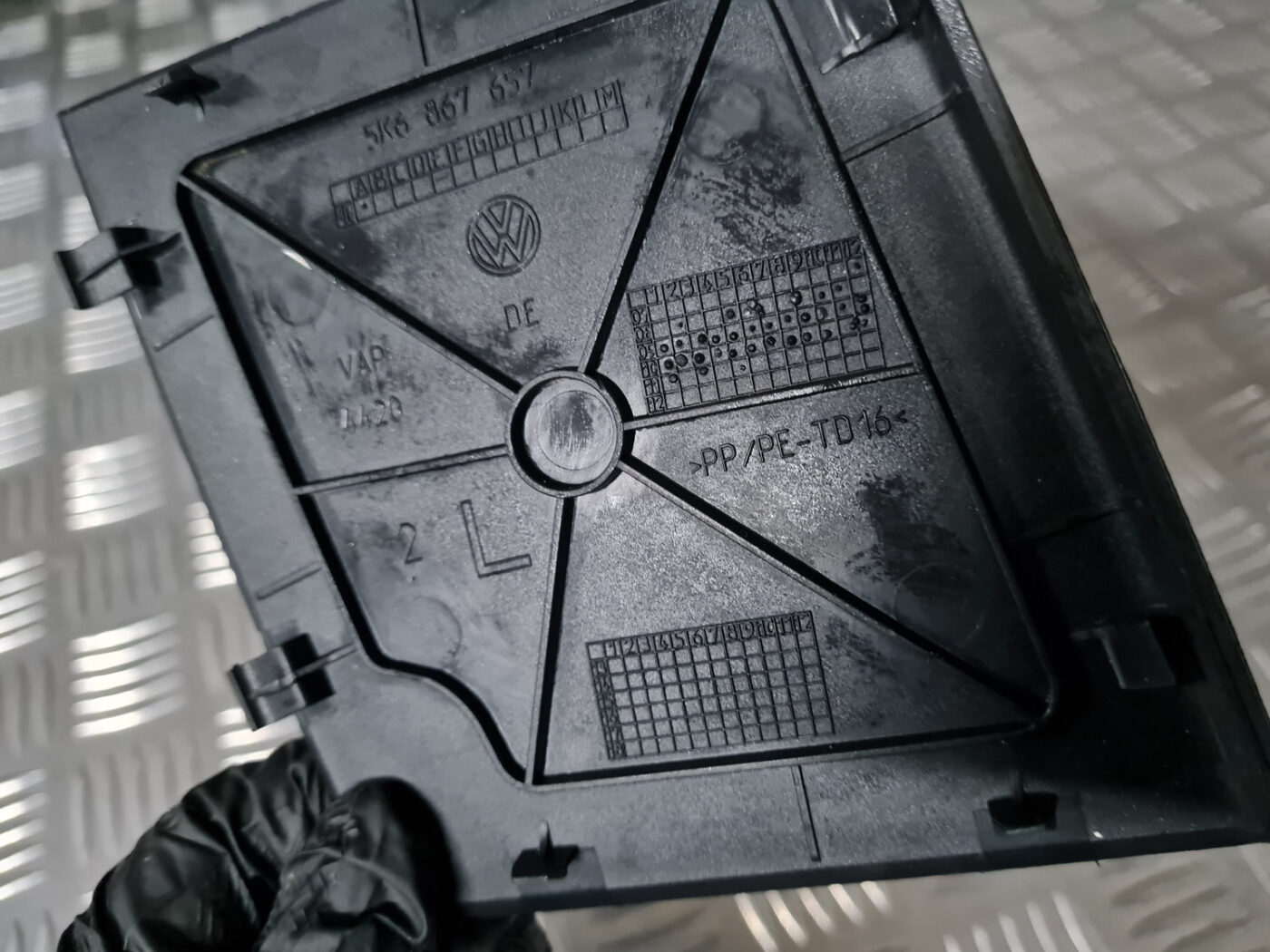 Bagāžnieka nodalījuma apdares vāciņš priekš VW GOLF 6 2011 5 Bagāžnieka nodalījuma apdares vāciņš priekš VW GOLF 6 2011