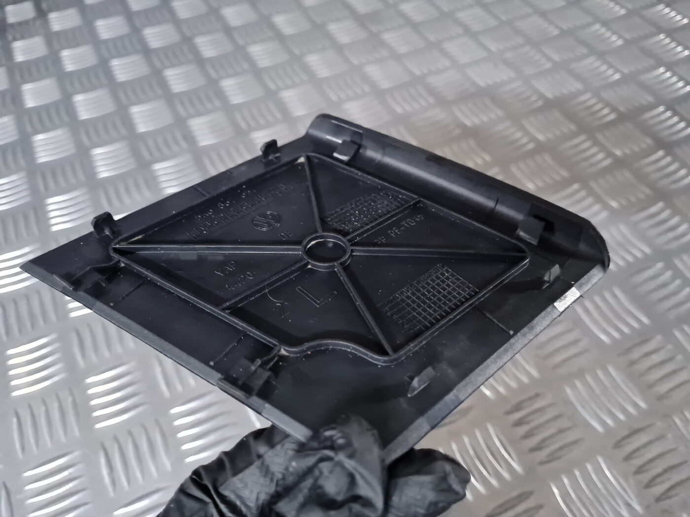 Bagāžnieka nodalījuma apdares vāciņš priekš VW GOLF 6 2011 3 Bagāžnieka nodalījuma apdares vāciņš priekš VW GOLF 6 2011