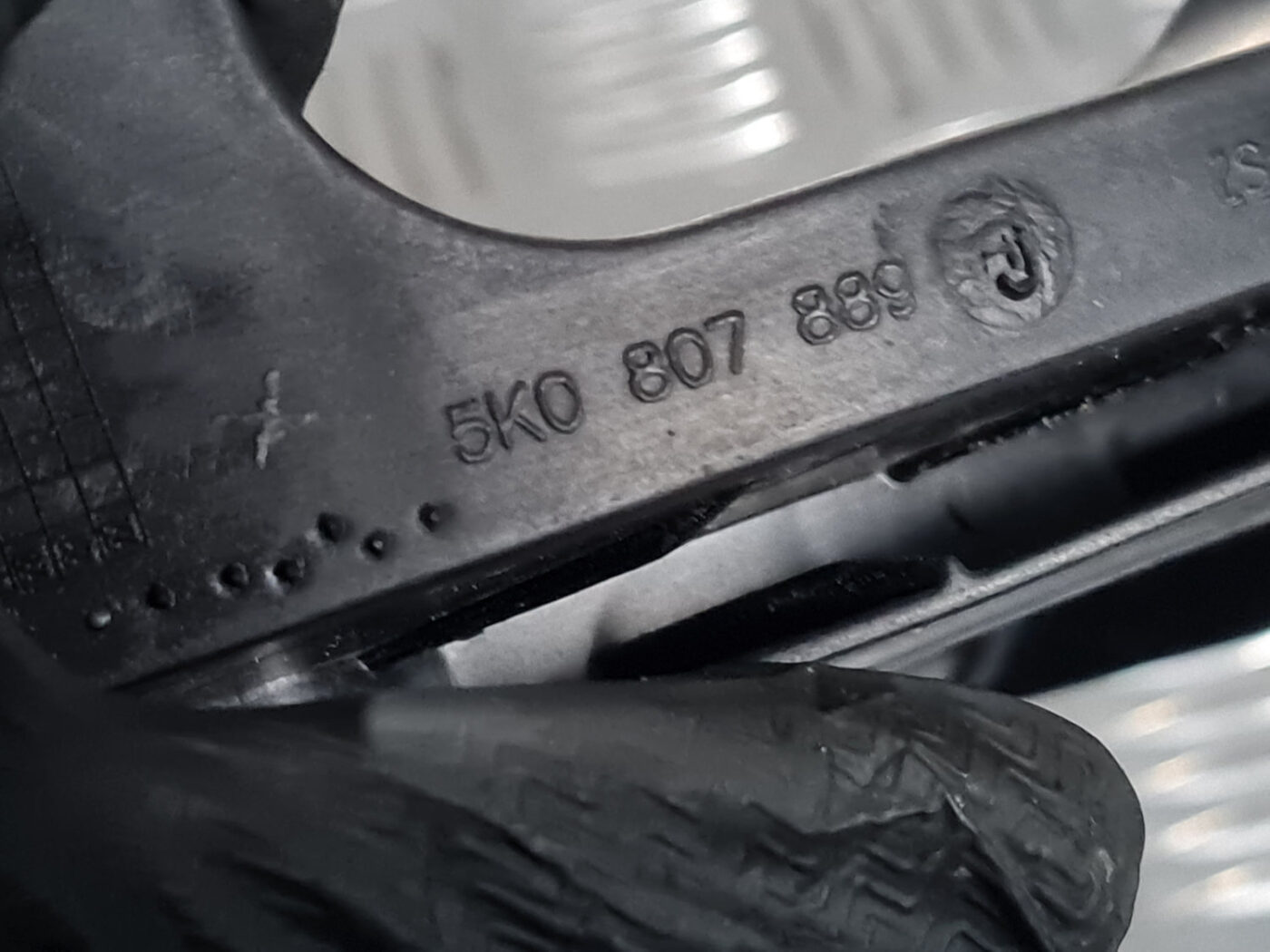 Priekšēja luktura kronšteins priekš VW GOLF 6 2011 5 Priekšēja luktura kronšteins priekš VW GOLF 6 2011