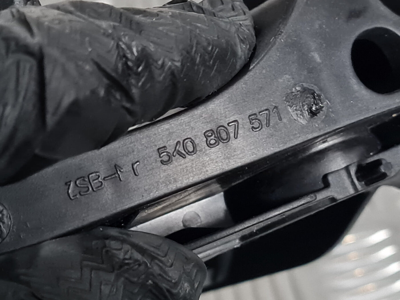 Priekšēja luktura kronšteins priekš VW GOLF 6 2011 4 Priekšēja luktura kronšteins priekš VW GOLF 6 2011