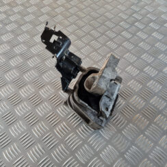 Dzinēja spilvens priekš VW GOLF 6 2011