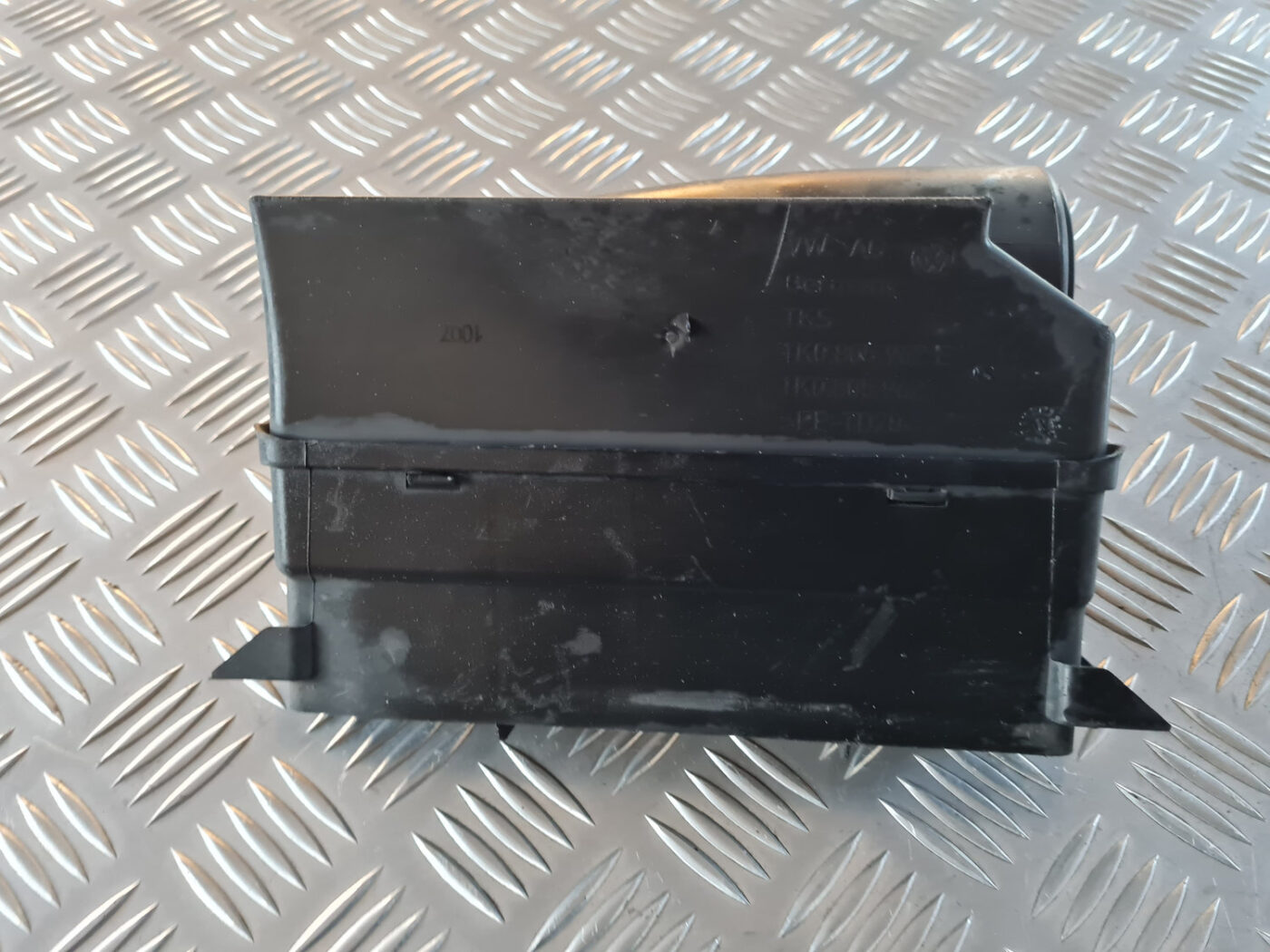 Ieplūdes gaisa deflektors/Difuzors priekš VW GOLF 6 2011 6 Ieplūdes gaisa deflektors/Difuzors priekš VW GOLF 6 2011