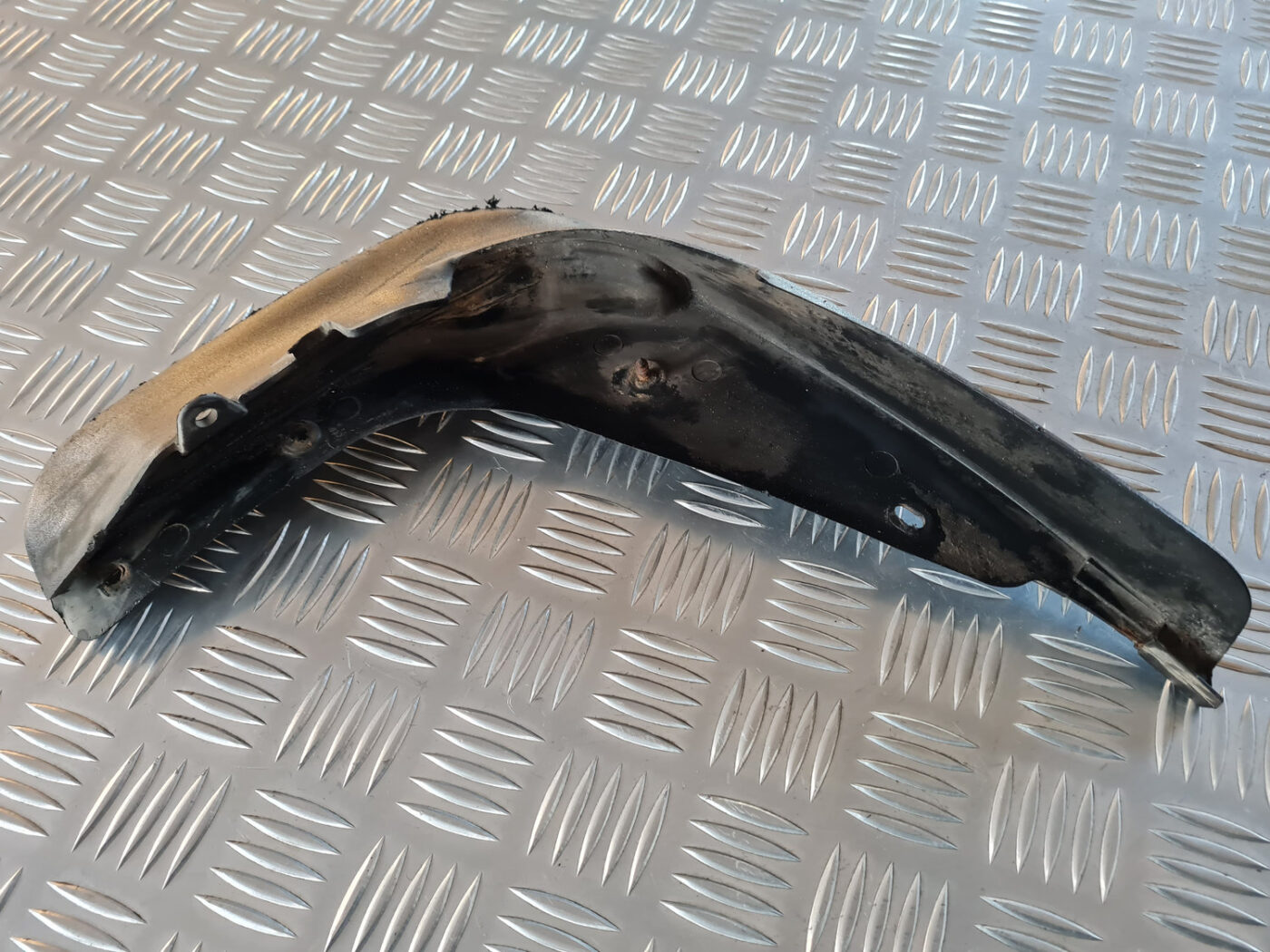 Priekšējais kreisais dubļu aizsargs priekš VW GOLF 6 2011 5 Priekšējais kreisais dubļu aizsargs priekš VW GOLF 6 2011