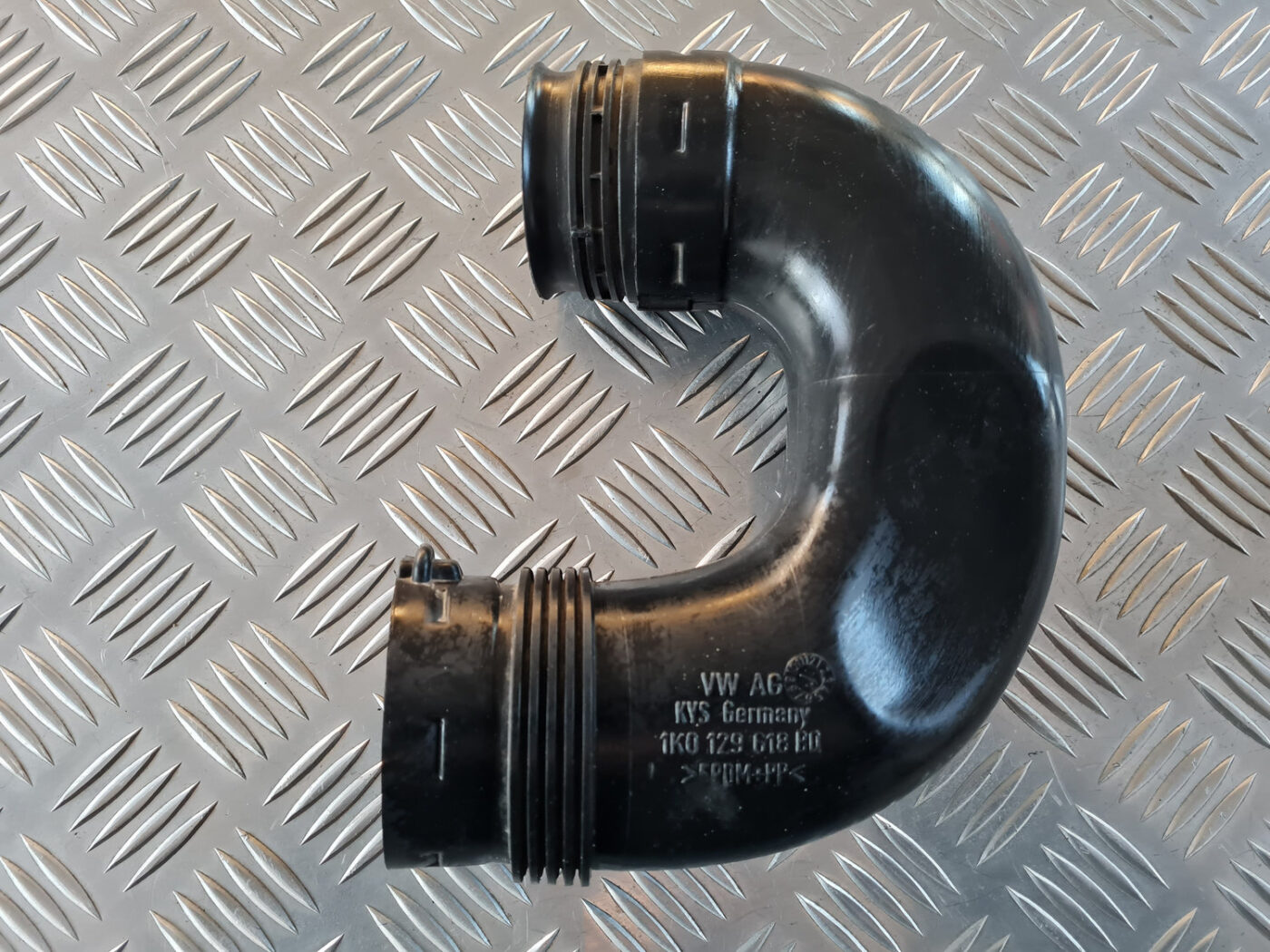 Gaisa filtra korpusa caurule priekš VW GOLF 6 2011