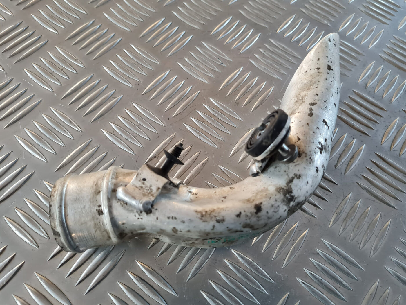 Interkulera caurule priekš VW GOLF 6 2011