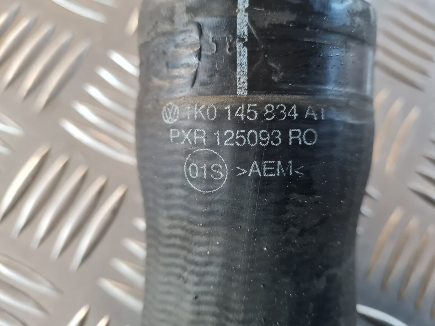 Interkulera caurule priekš VW GOLF 6 2011