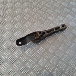 Dzinēja kronšteins priekš VW GOLF 6 2011