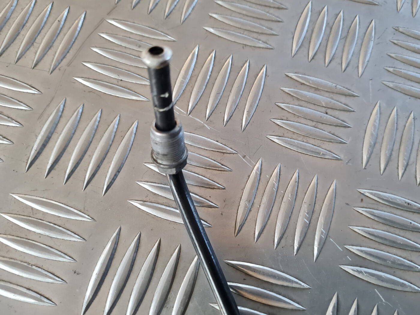 Bremžu caurule priekš VW GOLF 6 2011 2 Bremžu caurule priekš VW GOLF 6 2011