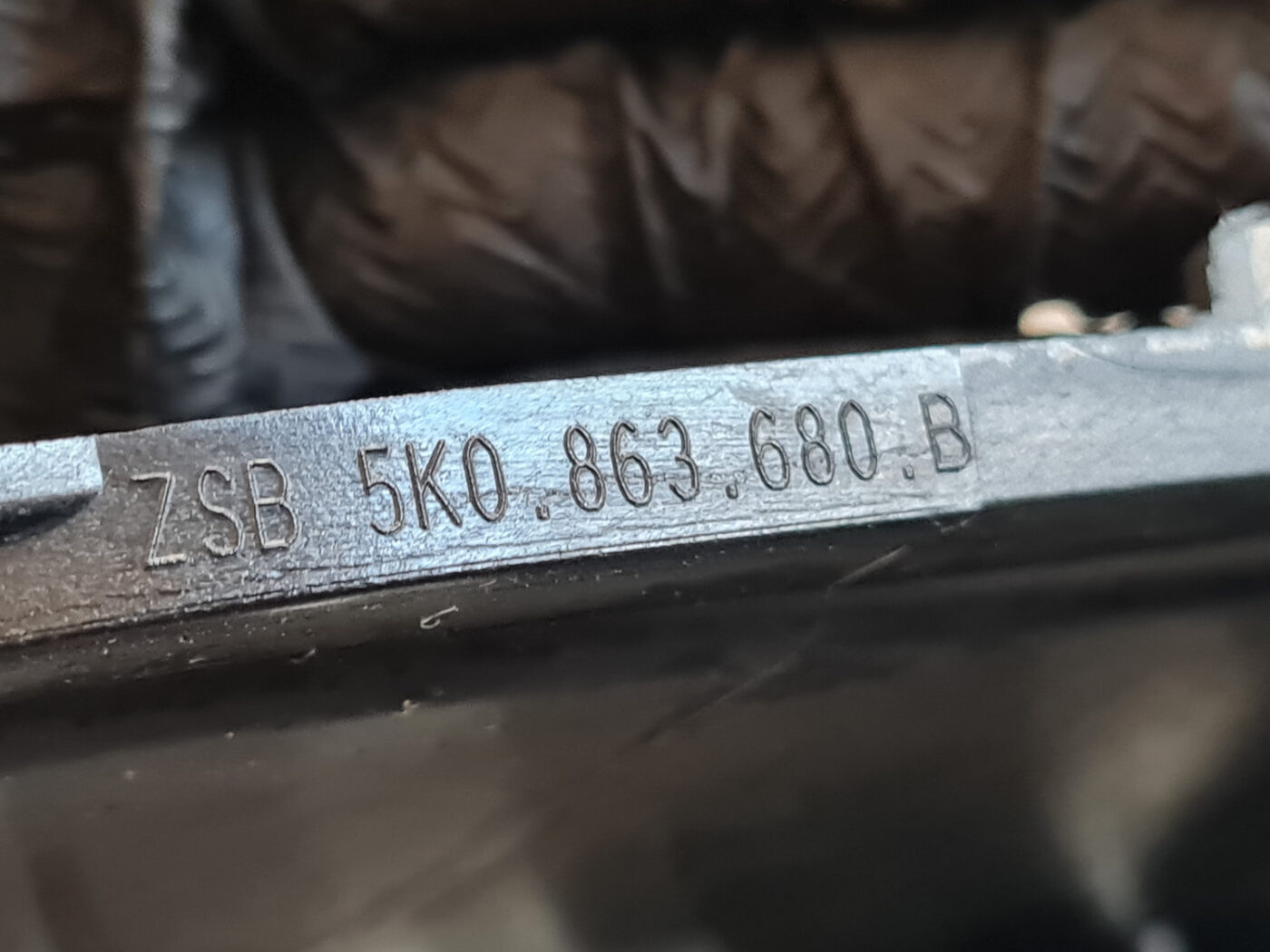 Centrālās konsoles (apdares) sānu panelis priekš VW GOLF 6 2011 4 Centrālās konsoles (apdares) sānu panelis priekš VW GOLF 6 2011