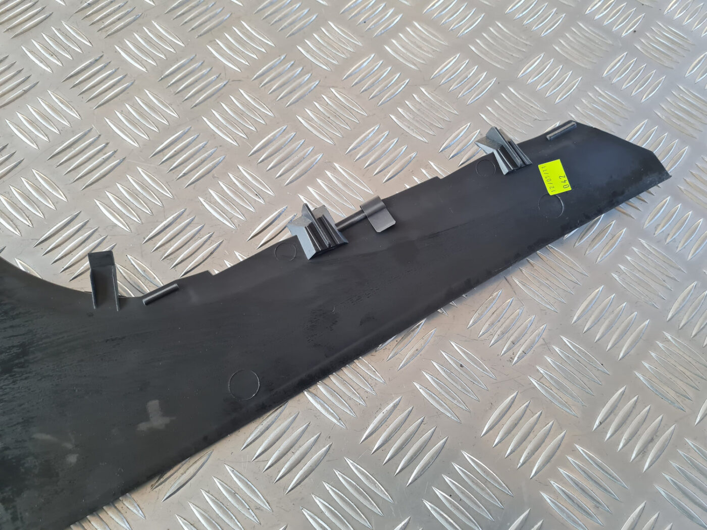 Centrālās konsoles (apdares) sānu panelis priekš VW GOLF 6 2011 4 Centrālās konsoles (apdares) sānu panelis priekš VW GOLF 6 2011