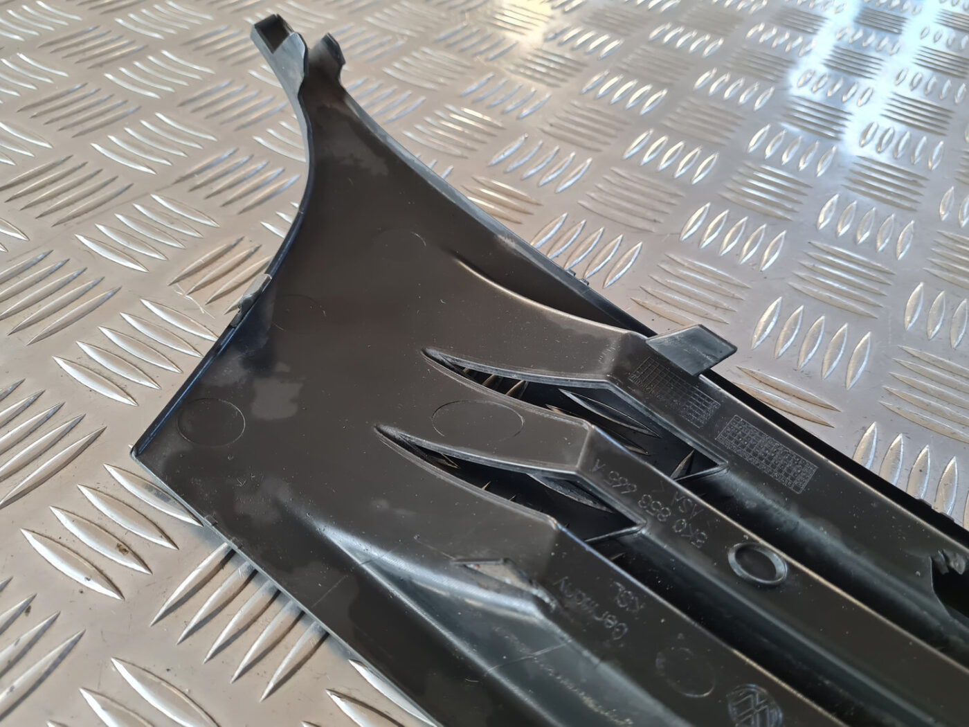 Miglas luktura reste, pa kreisi priekš VW GOLF 6 2011