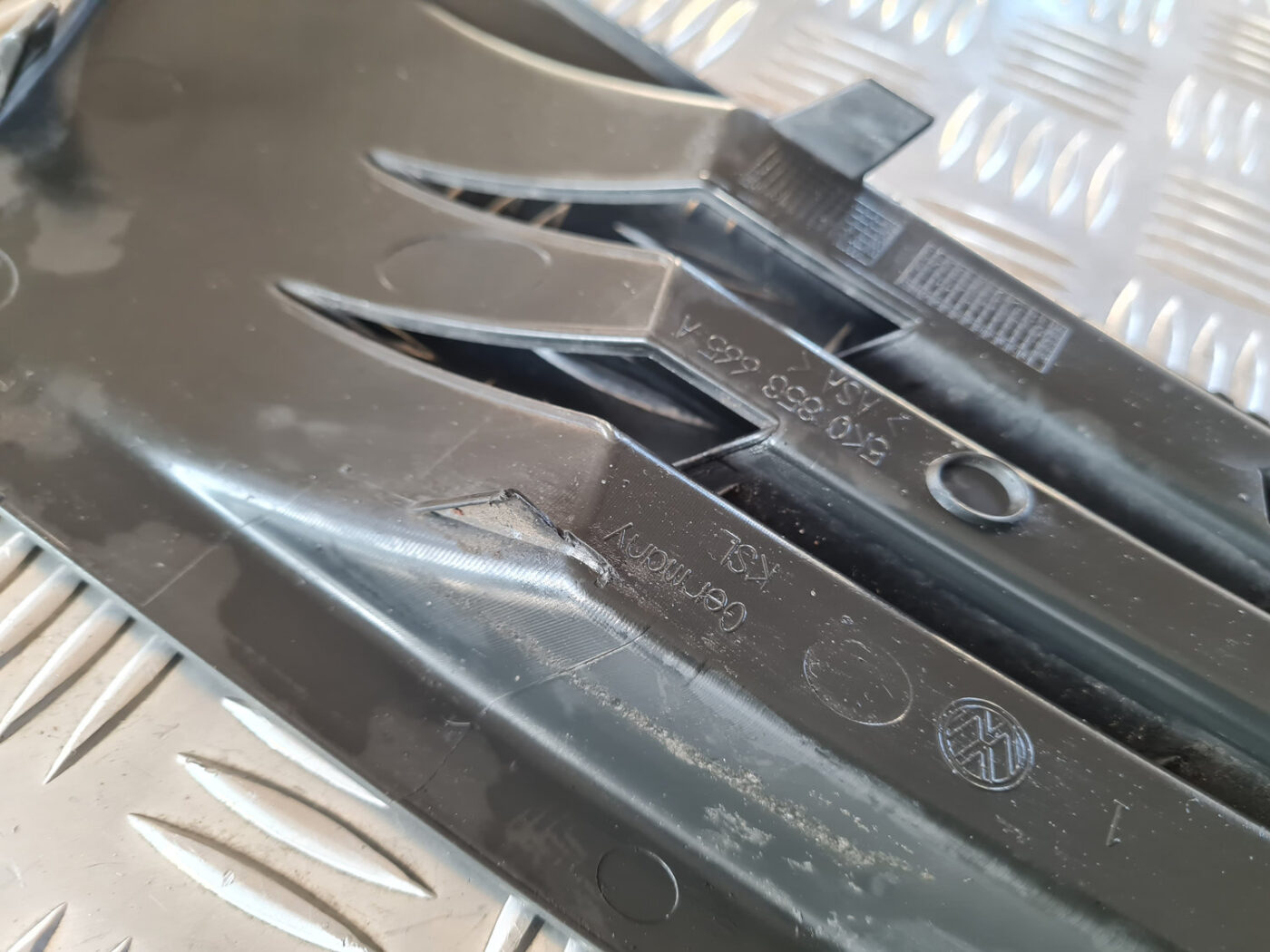 Miglas luktura reste, pa kreisi priekš VW GOLF 6 2011