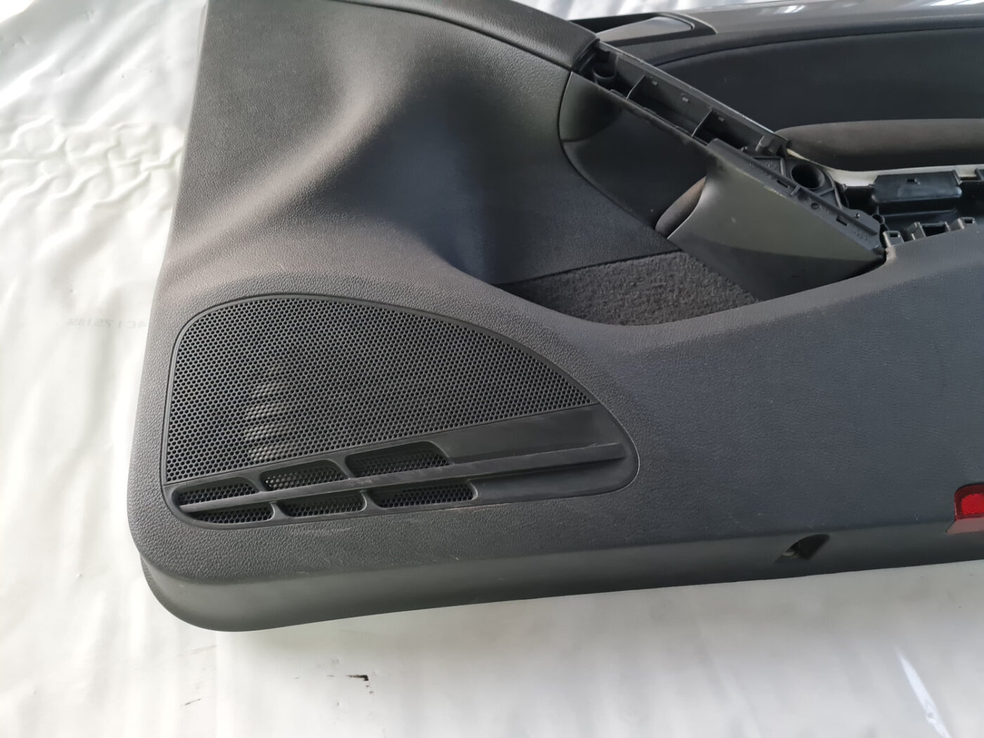 Priekšējo labo durvju apdare priekš VW GOLF 6 2011 10 Priekšējo labo durvju apdare priekš VW GOLF 6 2011