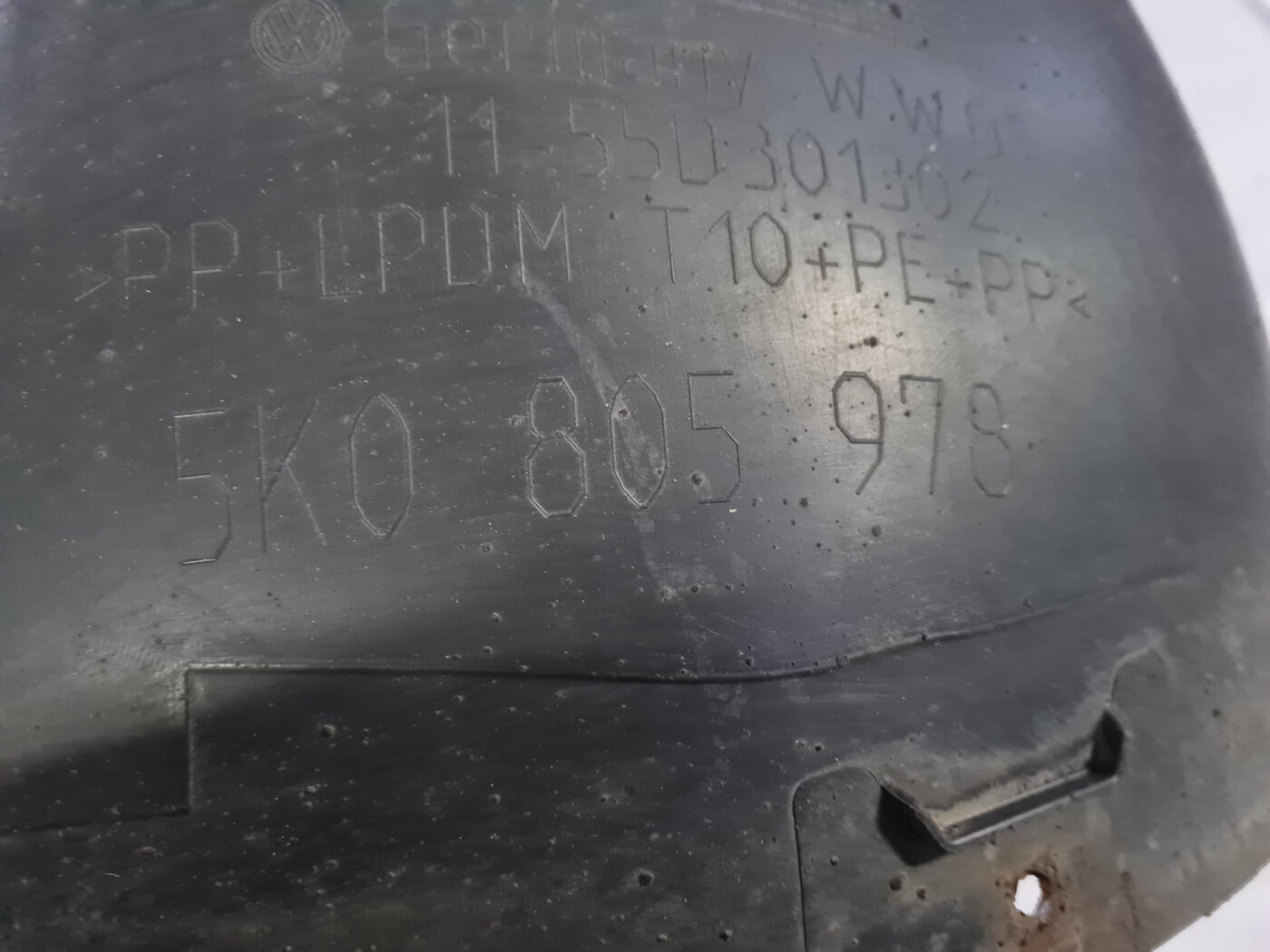 Aizmugurējais labais paspārns priekš VW GOLF 6 2011