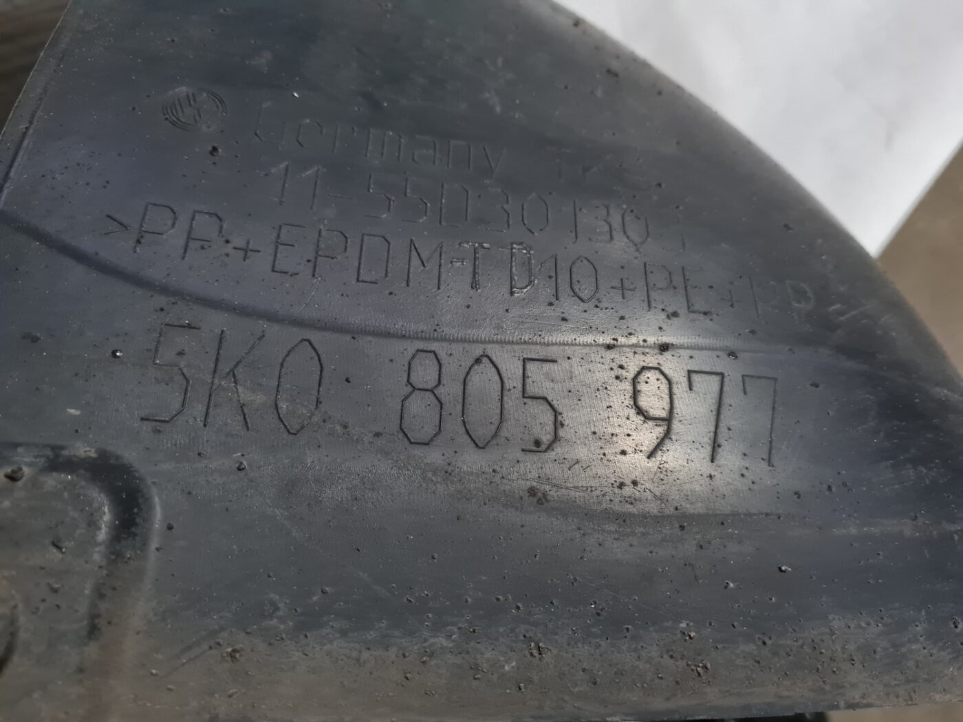 Aizmugurējais kreisais paspārns priekš VW GOLF 6 2011 3 Aizmugurējais kreisais paspārns priekš VW GOLF 6 2011