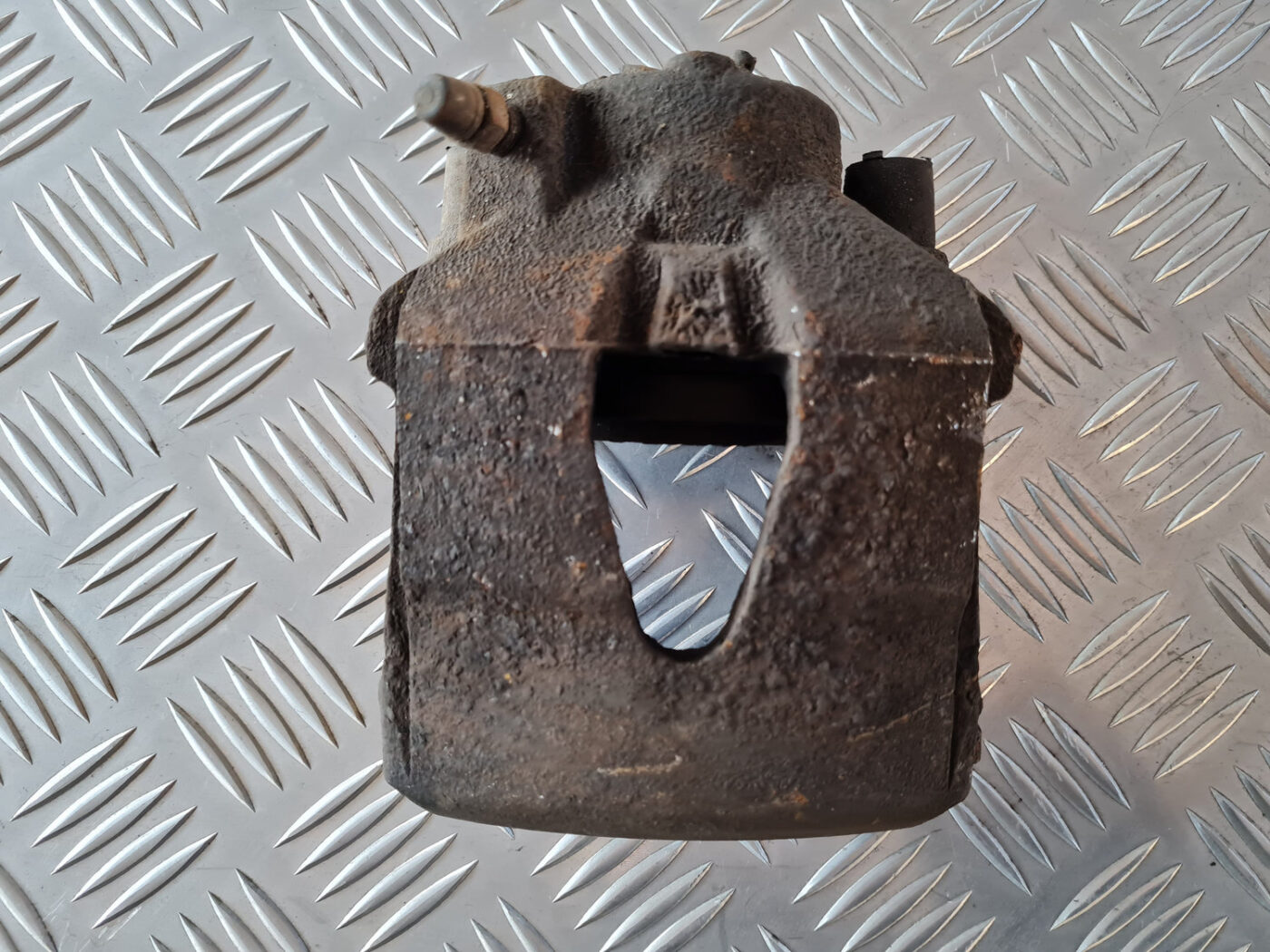 Priekšējais labais suports priekš VW GOLF 6 2011 2 Priekšējais labais suports priekš VW GOLF 6 2011