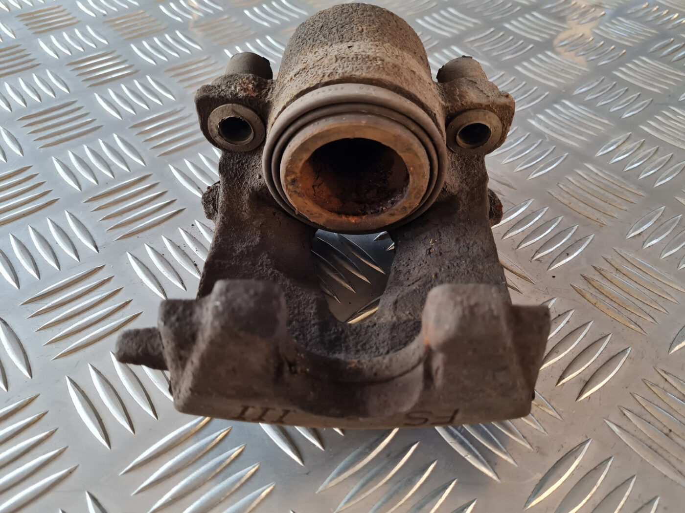 Priekšējais labais suports priekš VW GOLF 6 2011 4 Priekšējais labais suports priekš VW GOLF 6 2011